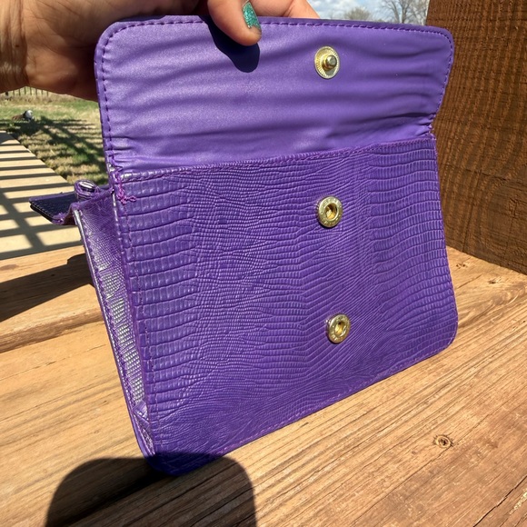 EUC Vintage Mundi Leather Purple With Mirror Inside Shoulder Bag